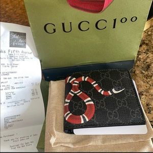 Brand New authentic Gucci Mens Wallet with receipt box and shopping bag